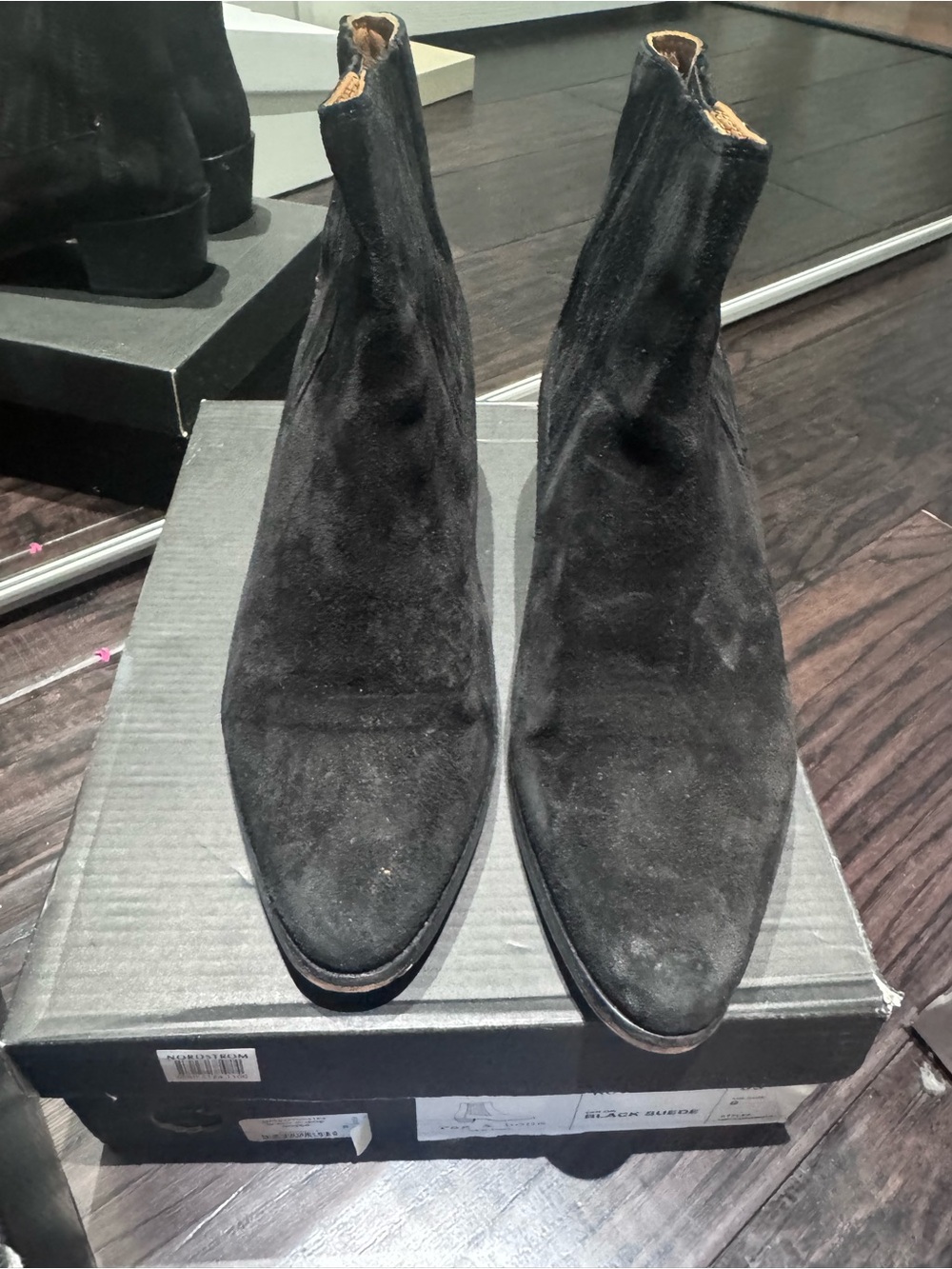 Rag & Bone Rover Suede Chelsea Boots Black Pull On
Bootie size US 9/EU 39